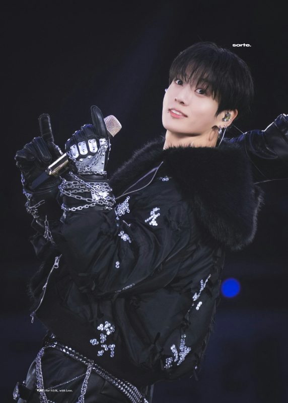 jungkook hungry selfie bts concert ighyydmkbtp3ugknt4r-bcwr3vtkufhpmie0m515aqc-jungkook-hungry-selfie-bts-concert