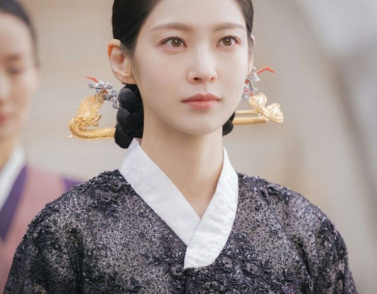 gong seungyeon acting perfect crown