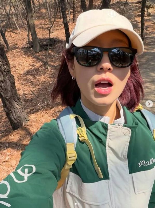 Park Shin-hye Radiates Beauty During Second Pregnancy as Hiking Photos Draw Attention