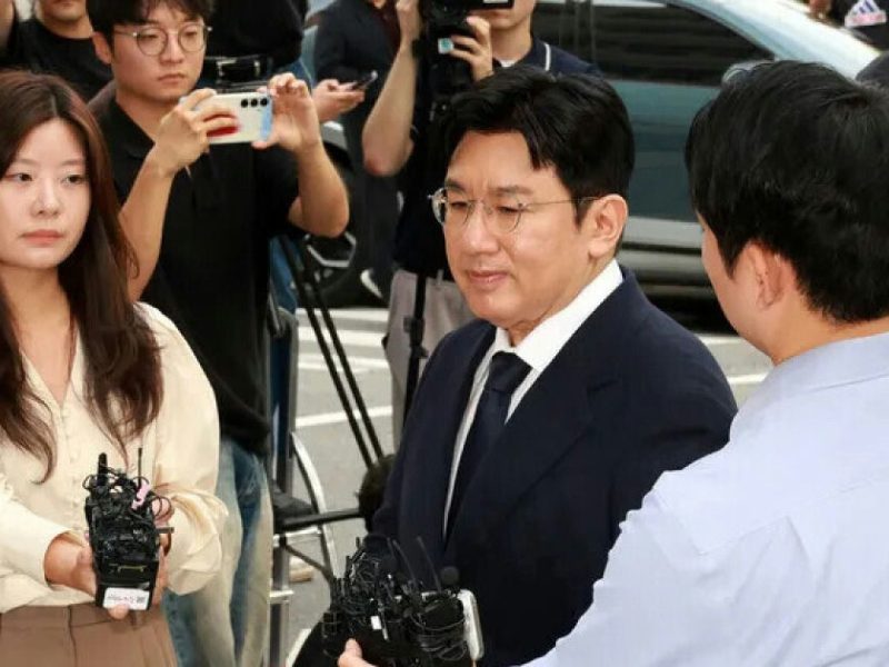 bang si hyuk travel ban