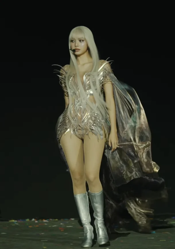 lisa coachella outfit ai zi-nqnyfq-evmskqpqiqgdhue-bamapodan-9xnf50q-lisa-coachella-outfit-ai