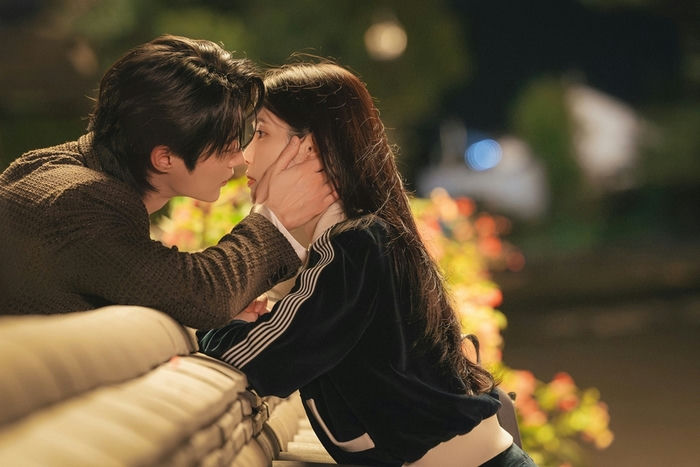 iu byeon woo seok goong comparison