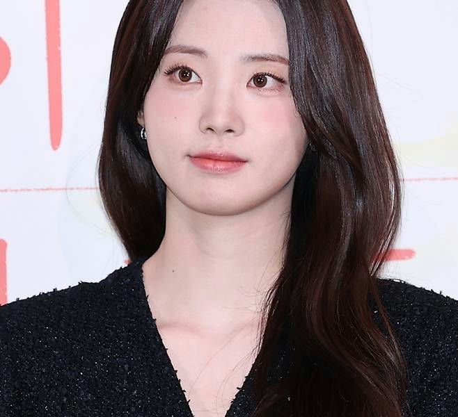 Shin Si-ah new drama Don't Climb the Wall