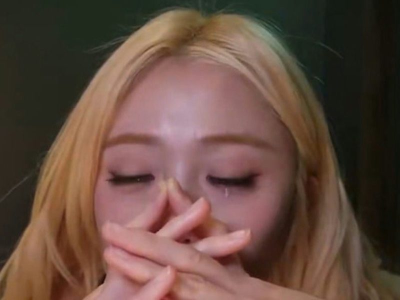huh yunjin celebration live tears