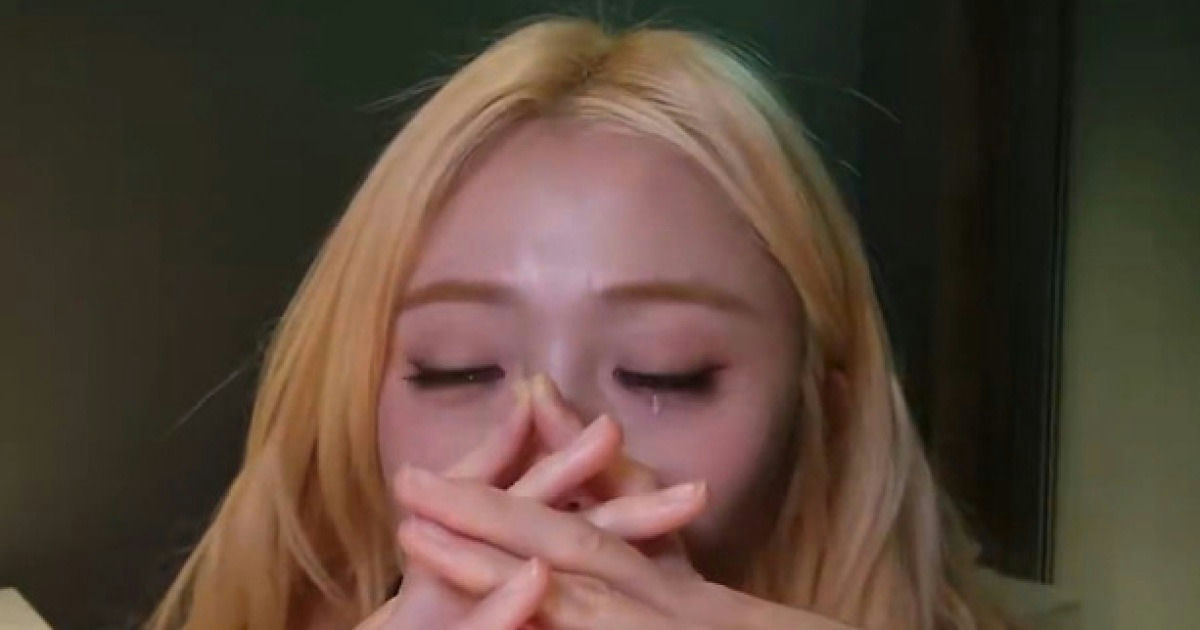 LE SSERAFIM’s Huh Yunjin Breaks Down in Tears During Live Broadcast While Discussing New Song