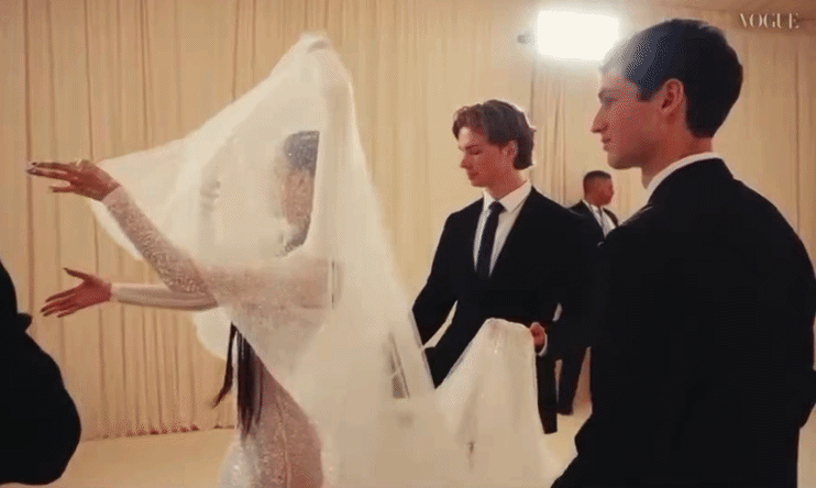 lisa cai xukun met gala interaction 4nj6fjhohs8wbvt7f141q8oqpth2fltjkjmsi-oneg-lisa-cai-xukun-met-gala-interaction