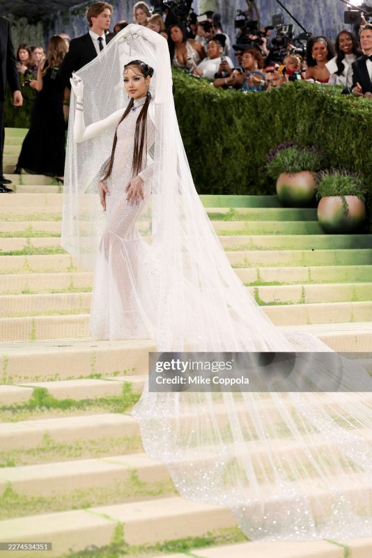 lisa cai xukun met gala interaction e-vvu3rqiqmgks84wf0q4-90meuwyskbtkz1-aeo4e-lisa-cai-xukun-met-gala-interaction-1