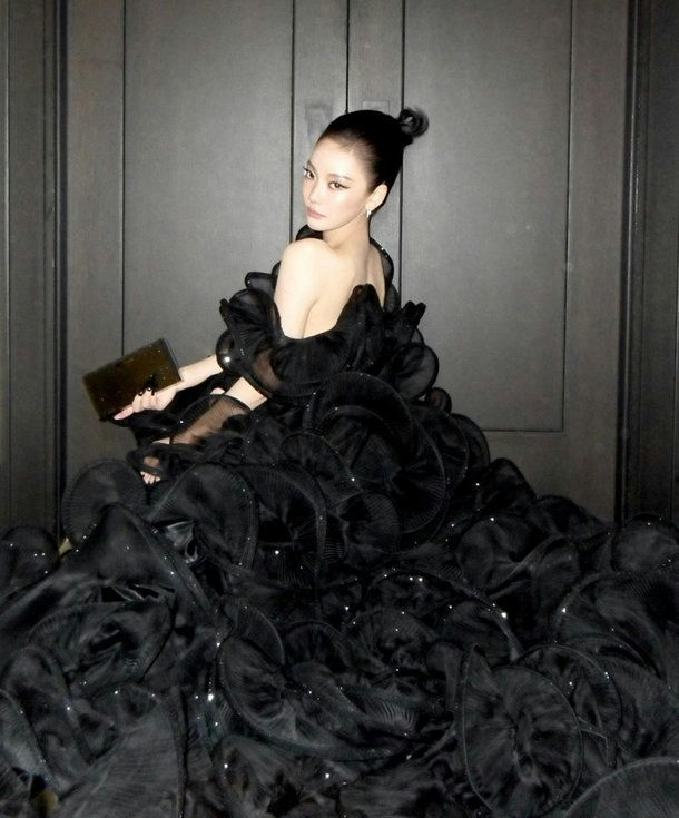 aespa’s Ningning Stuns As ‘Black Swan’ At Met Gala 2026, Captivates Global Attention