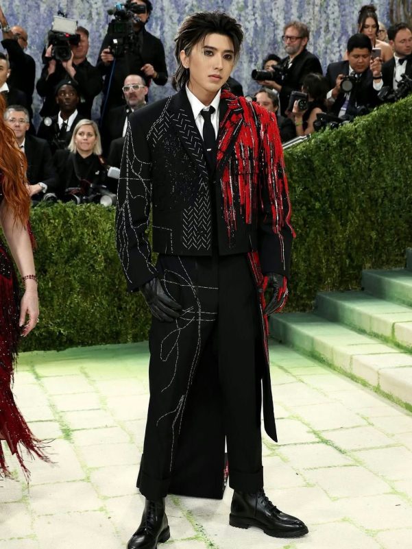 lisa cai xukun met gala interaction nzqq3txvosxm8zxy3sneaj2c0r2e04emlyc1boeljz4-lisa-cai-xukun-met-gala-interaction