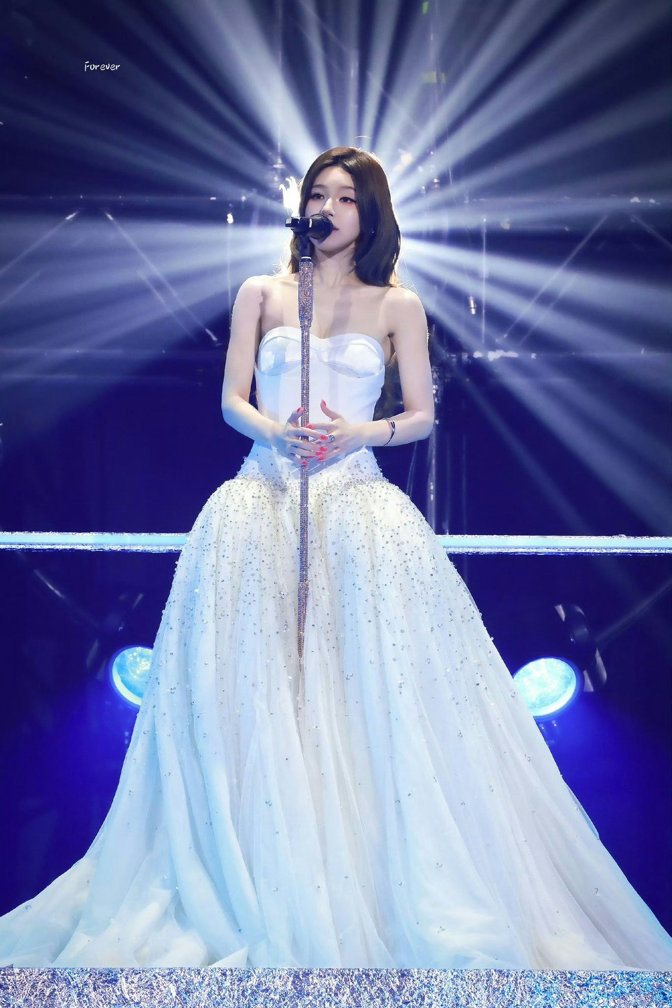 zhao lusi thailand concert controversy lo4-hsdcybzueaeurkijwv2cvkoo6vt-fkkvexcmyee-zhao-lusi-thailand-concert-controversy