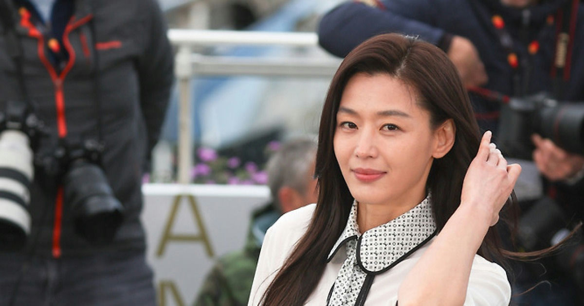 Jun Ji Hyun Stuns With Professional Aura and Unmatched Visuals at Cannes