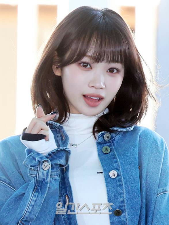 LE SSERAFIM’s Kim Chaewon Halts Activities Due to Neck Injury Just 2 Days Before Comeback