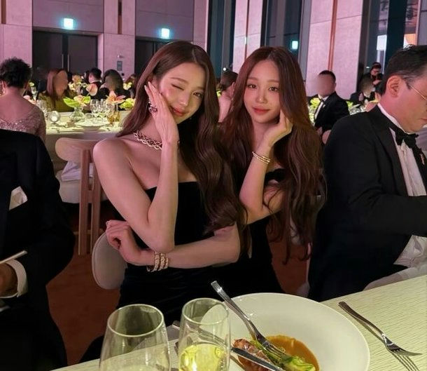 Daelim Heiress Shows Off Celebrity Connections With Jang Won-young, Lee Byung-hun, and More