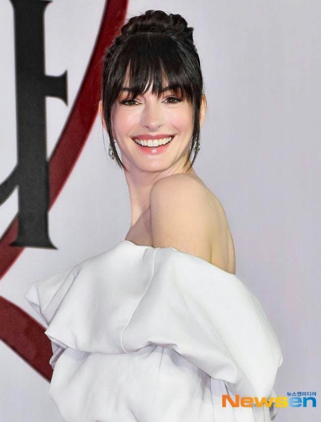 Anne Hathaway eye condition surgery