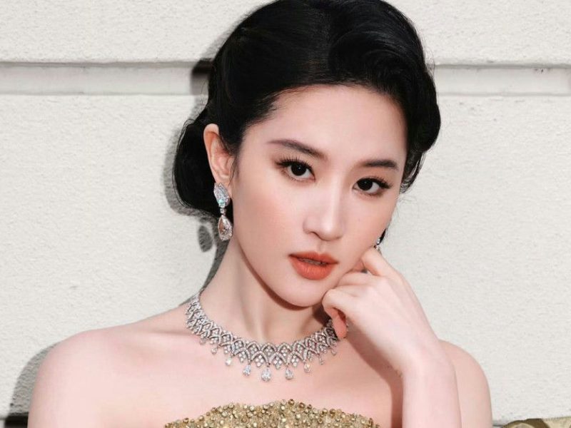 liu yifei teaches zhao lusi and bai lu a lesson