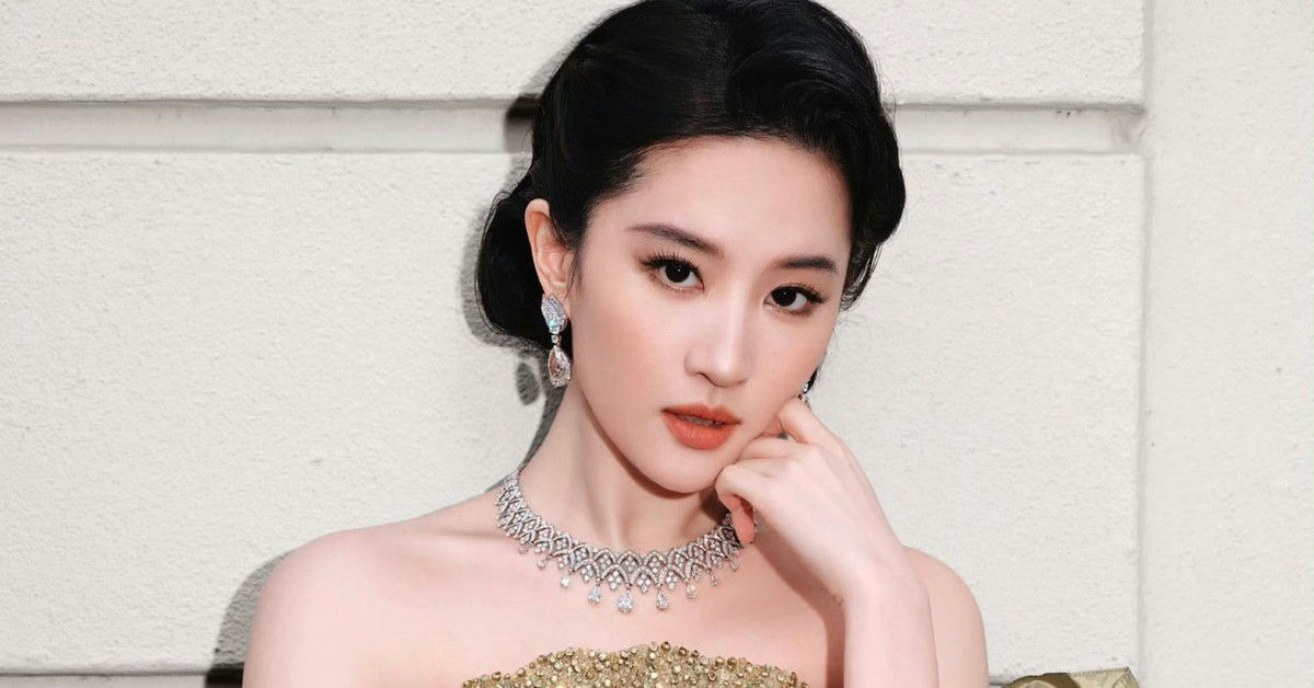 liu yifei teaches zhao lusi and bai lu a lesson