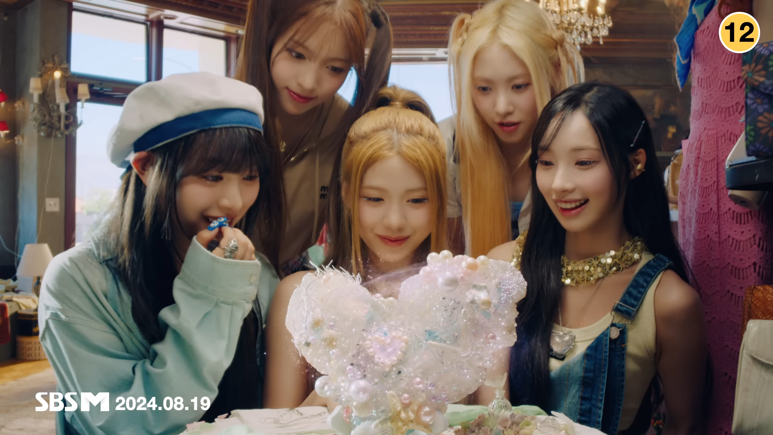 RESCENE (리센느) 'LOVE ATTACK' Official Screenshot of MV 0-3