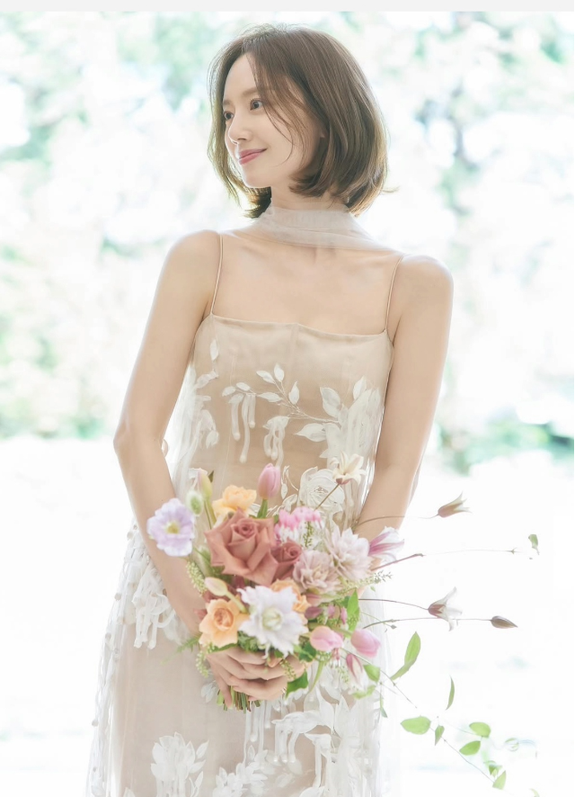 moon chae won wedding dress t0detmlycfxcrffrwlj41mf-b1-qqfskzzpucxsggam-moon-chae-won-wedding-dress