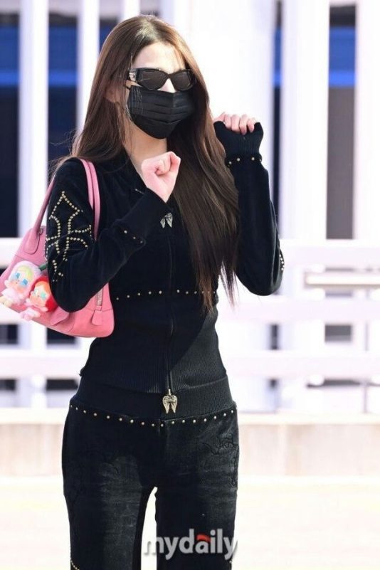 Celebrity Syndrome? Jang Wonyoung’s Airport Attitude Sparks Fierce Online Debate