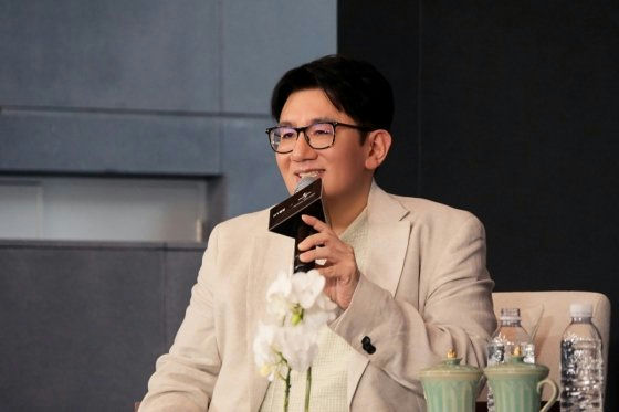 bang sihyuk hybe town hall