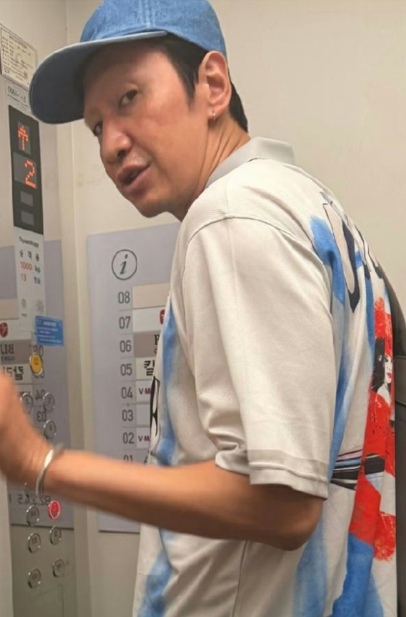 Lee Kwang-soo viral photos
