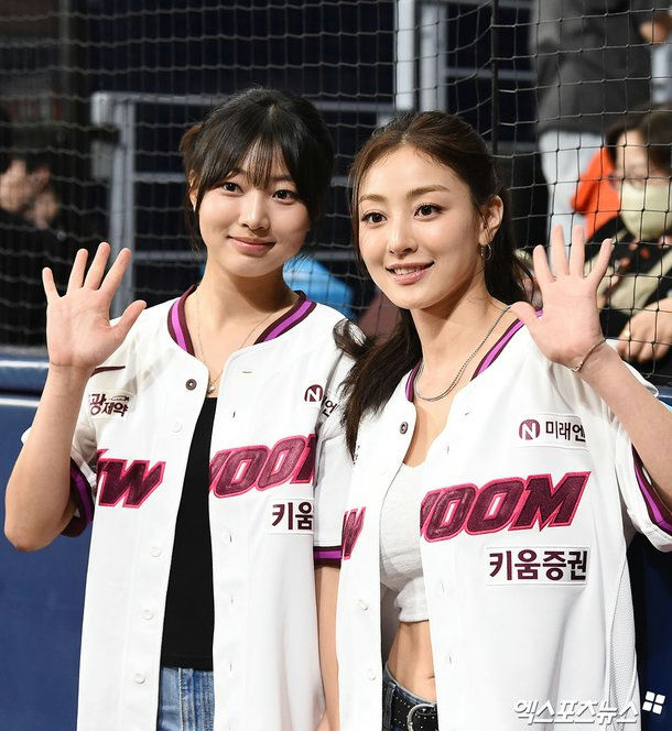 jihyo sister lee ha eum baseball event