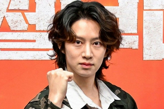 kim heechul momo kneeling remark
