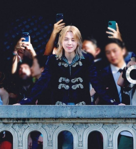 jimin paris fashion week nfqrhi3s-046whtljk15tepqtodnvxjvpxpp9ir56zo-jimin-paris-fashion-week