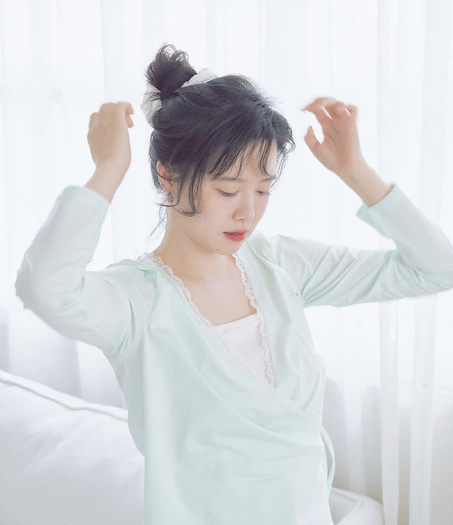 Goo Hye Sun hair rollers
