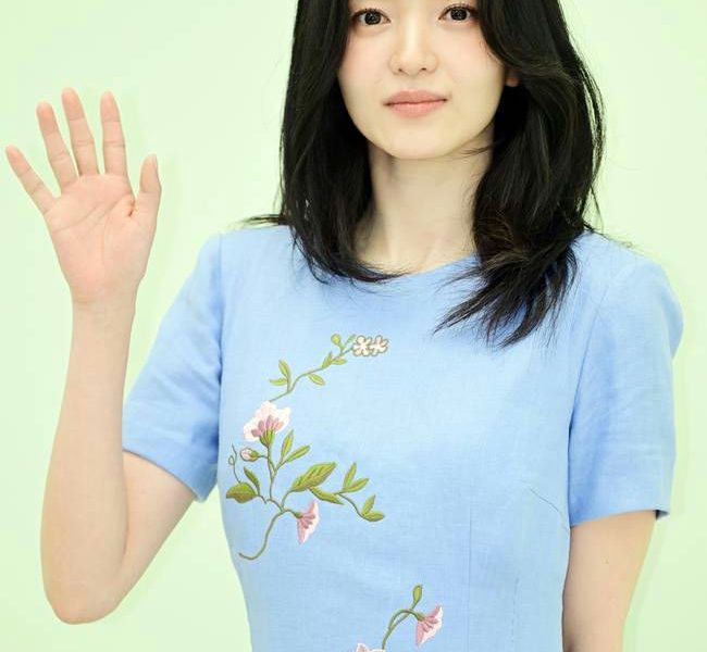Kim Tae-ri Sister I Am Queen in This Life