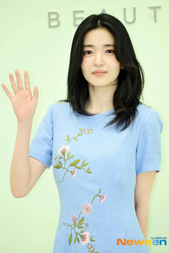 Kim Tae-ri Sister I Am Queen in This Life
