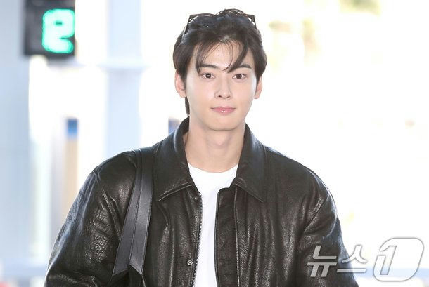 Cha Eun Woo Catholic baptism military service