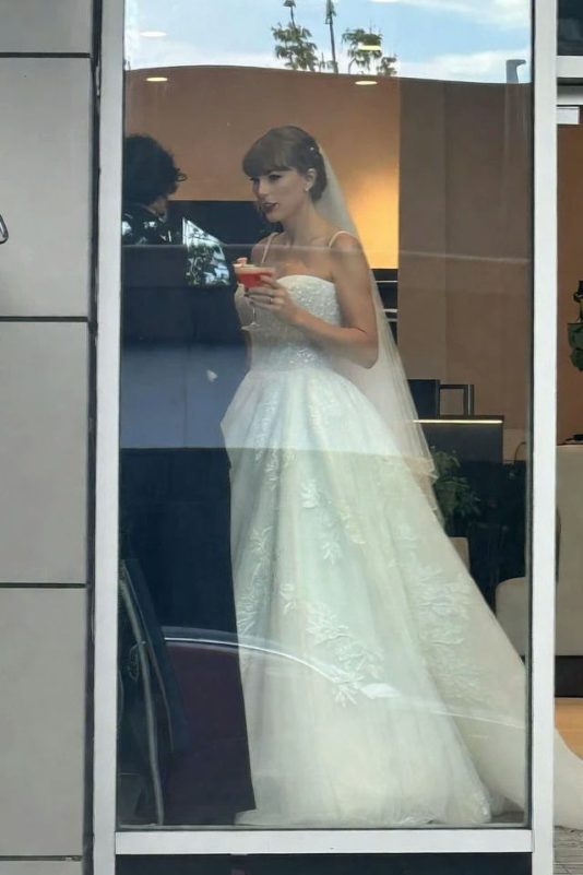 taylor swift travis kelce wedding fnbadbwqkdcrrphihgkxb9ec3nkpf1cxighgu3aeo5u-taylor-swift-travis-kelce-wedding