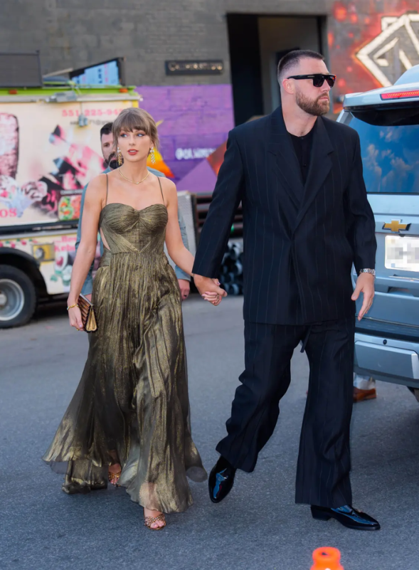 taylor swift travis kelce wedding q8pupukktlrs28mxnp-s-ks5-exgv24qzwodjmxyhoc-taylor-swift-travis-kelce-wedding