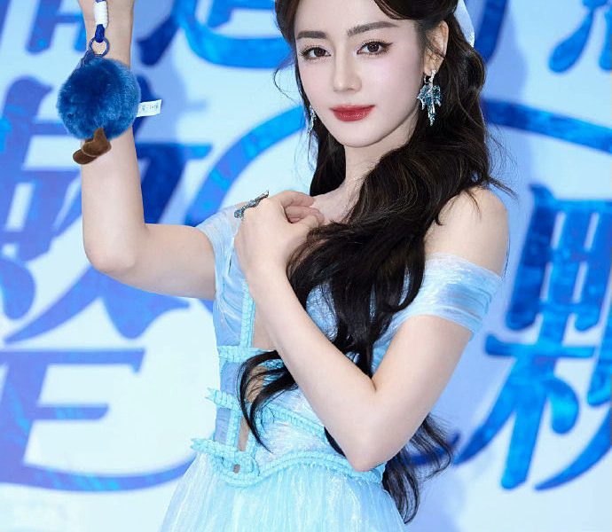 dilraba dilmurat revealing dress