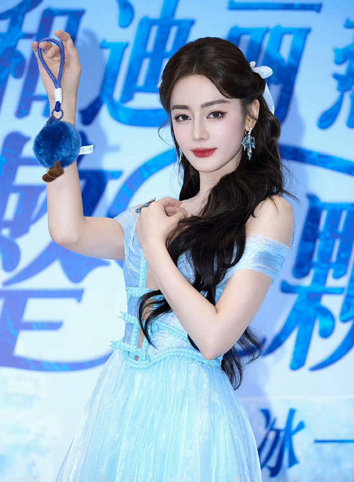 dilraba dilmurat revealing dress