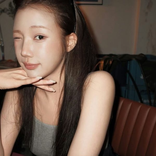 MOMOLAND’s JooE Stuns Fans With Gorgeous New Look and Slim Figure in Latest Photos