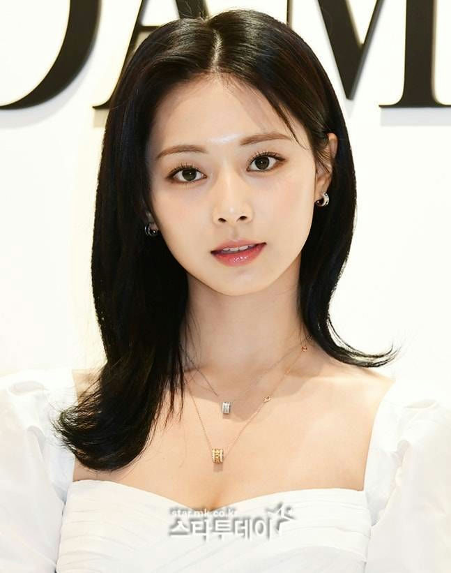 Tzuyu JYP contract