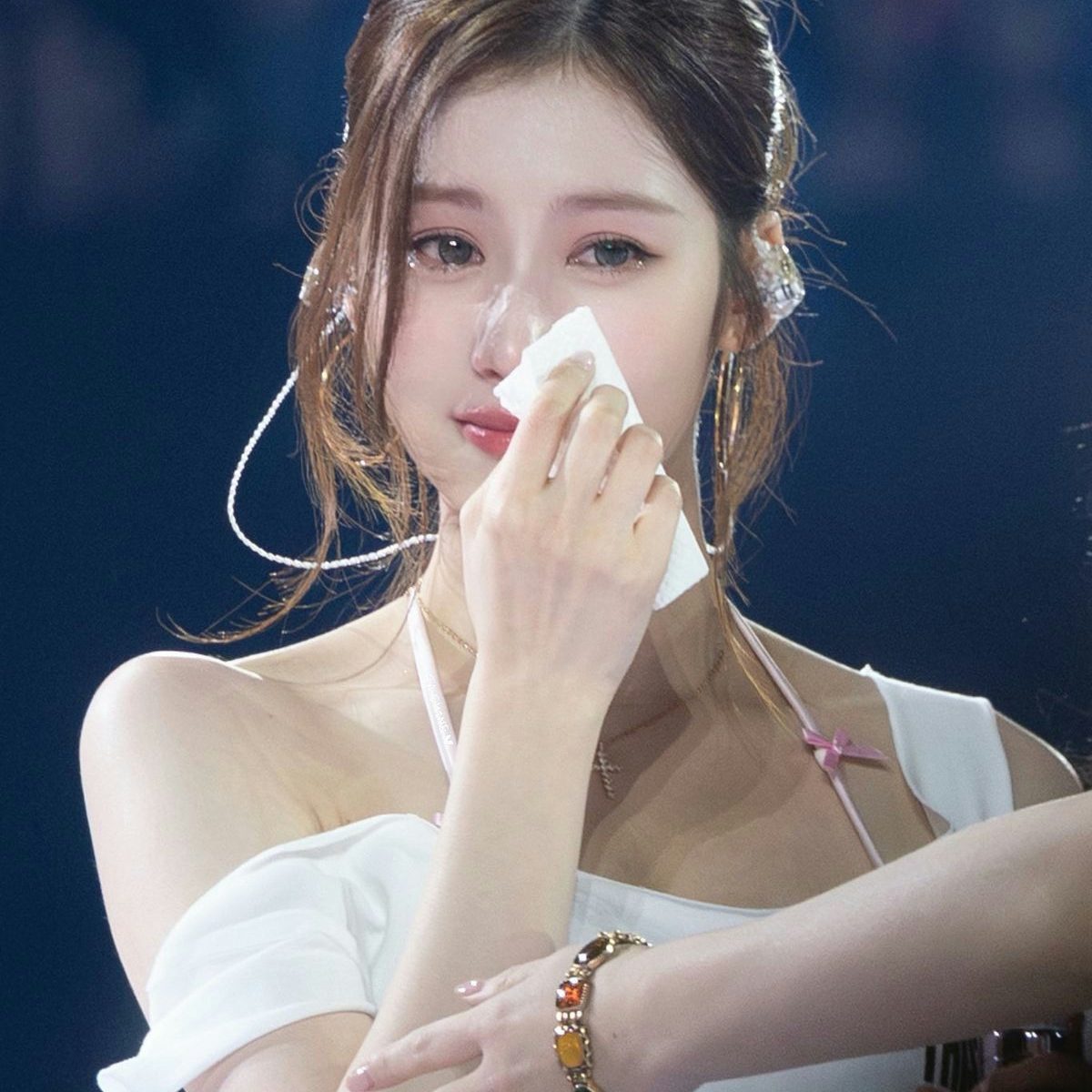TWICE’s Sana Breaks Down in Tears During Final World Tour Concert, Leaving Fans Heartbroken