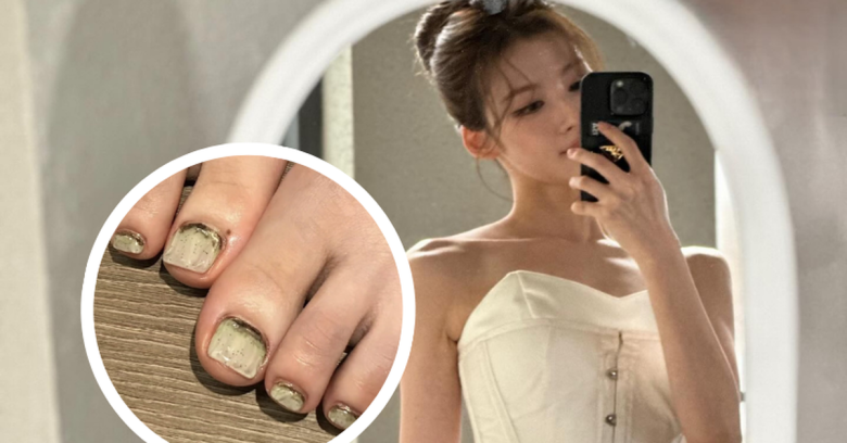 twice sana dirty nails