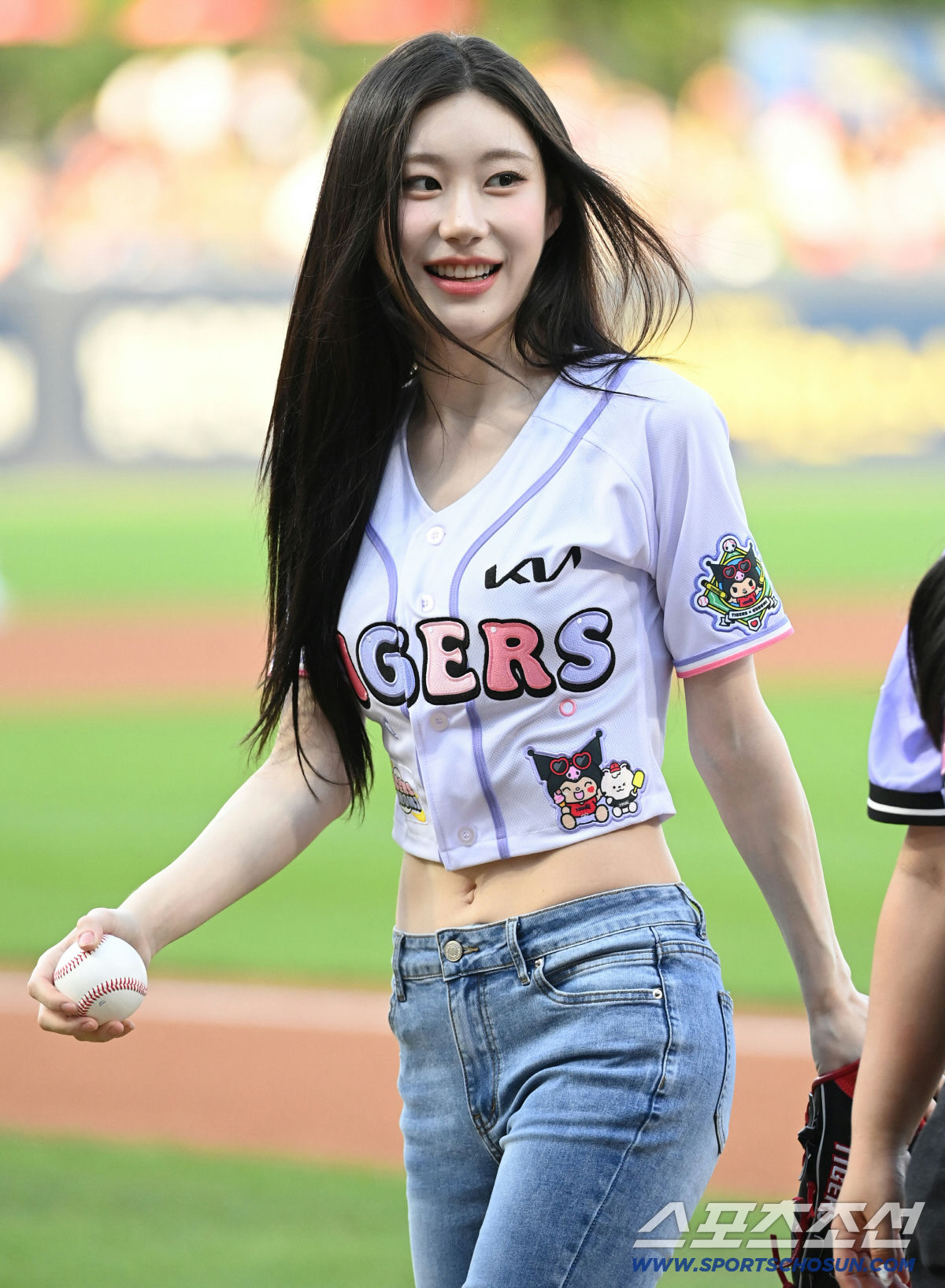 chaeryeong hwang dong ha viral moment