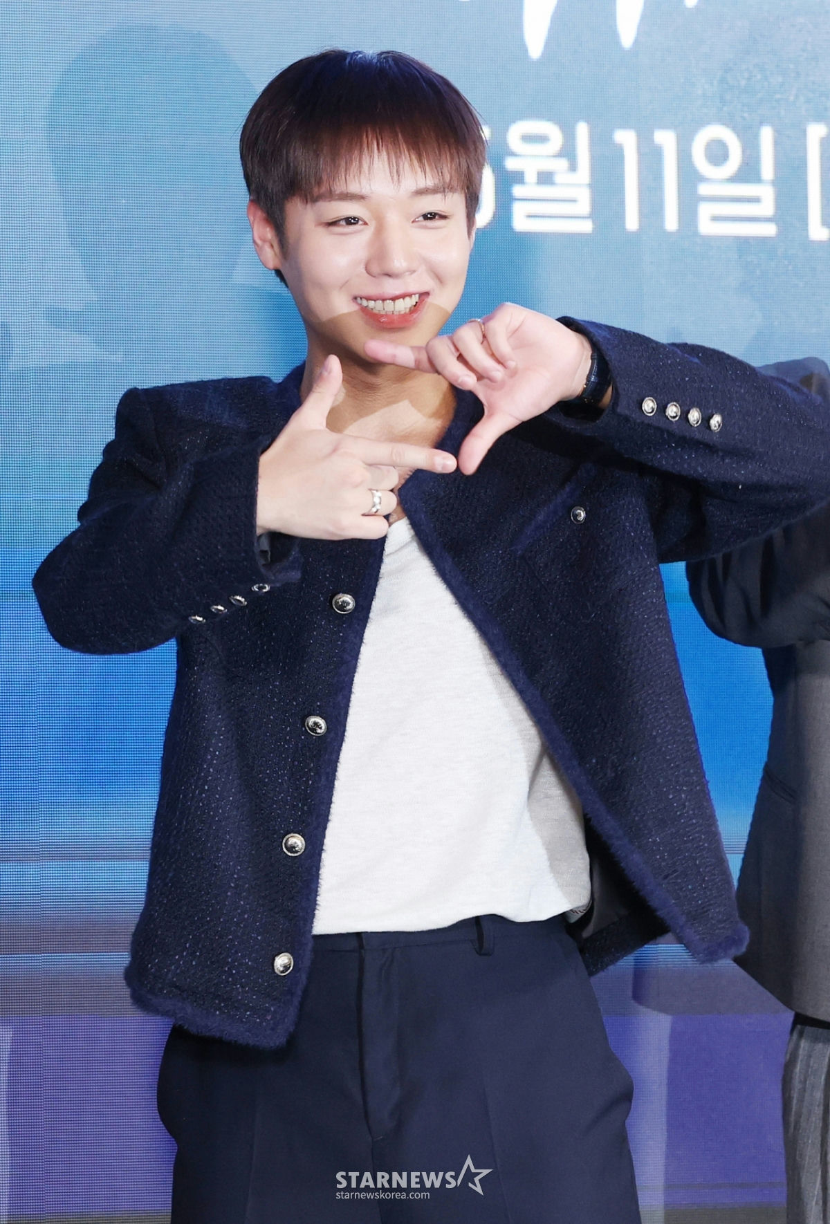 park ji hoon fan service