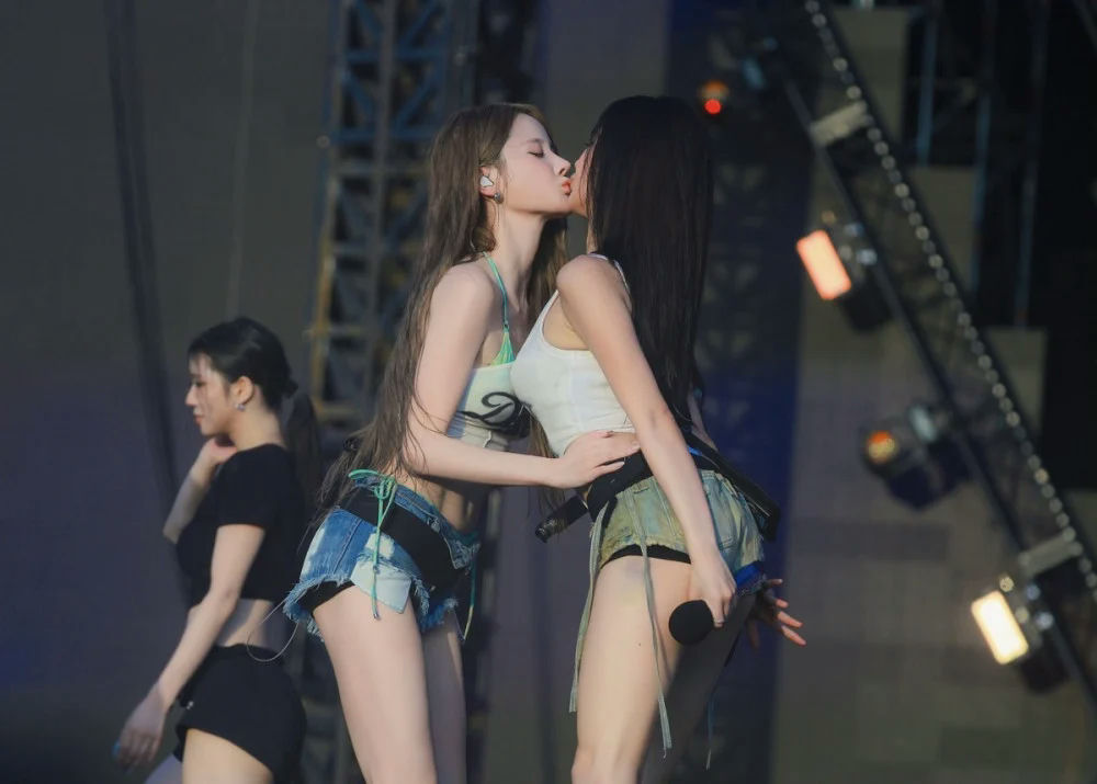 kiss of life waterbomb 2026