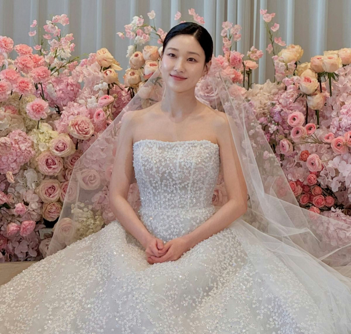 ha yoon kyung the apartment job